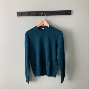 Uniqlo 100% cashmere sweater. Size small